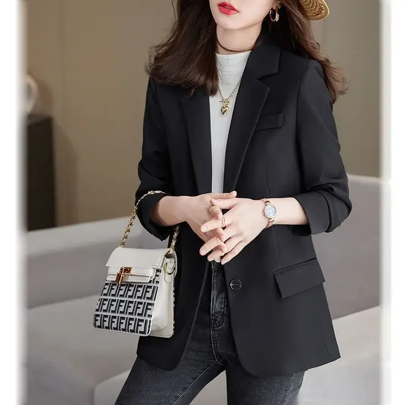 Stilvoller, trendiger, eleganter, lässiger Blazer für Damen im Herbst