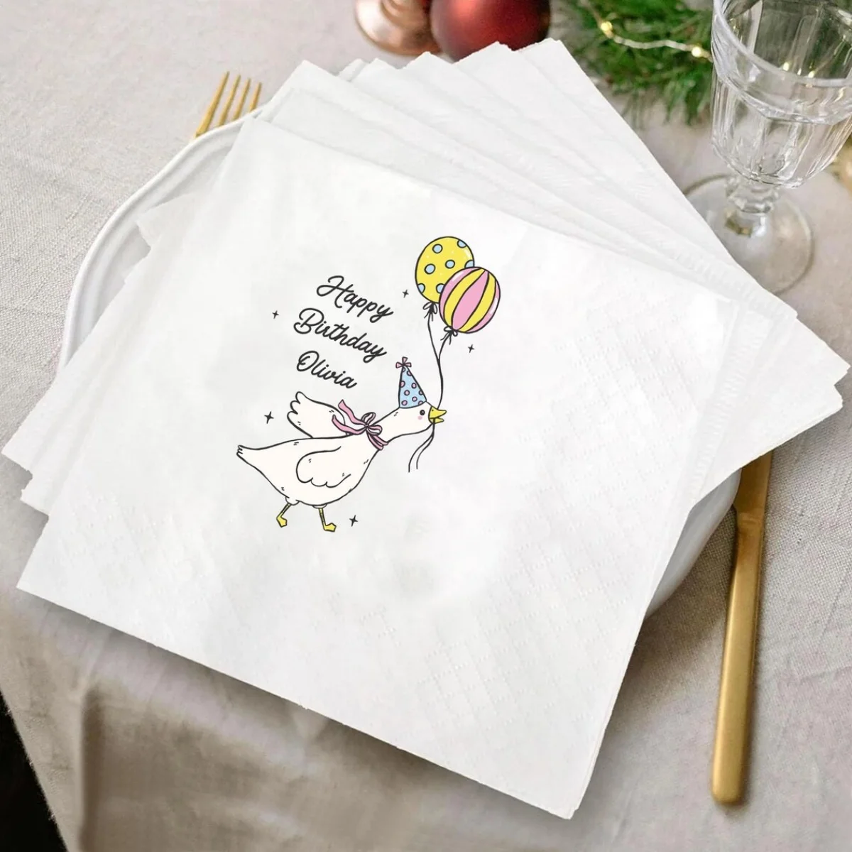 

50 шт. персонализированные салфетки с изображением гуся с днем рождения, салфетки для вечеринки с милой уткой на заказ, декор для первого дня рождения