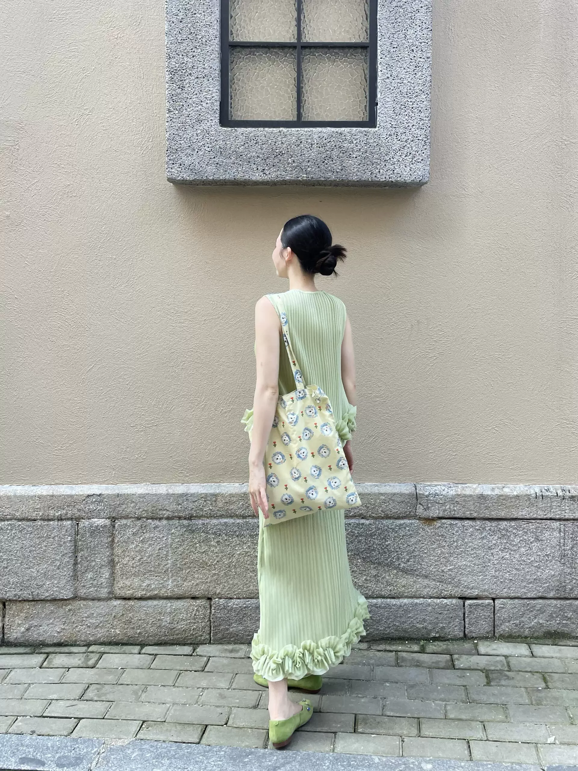 HOT  SELLING Miyake pleated fresh green French gentle style sleeveless top and lace midi skirt two-piece set IN  STOCK