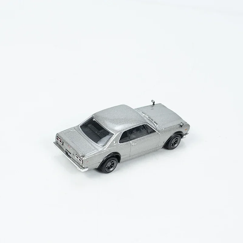 Tarmac Works 1:64 Model Car Skyline 2000 GTR Alloy Vehicle - Silver Collection