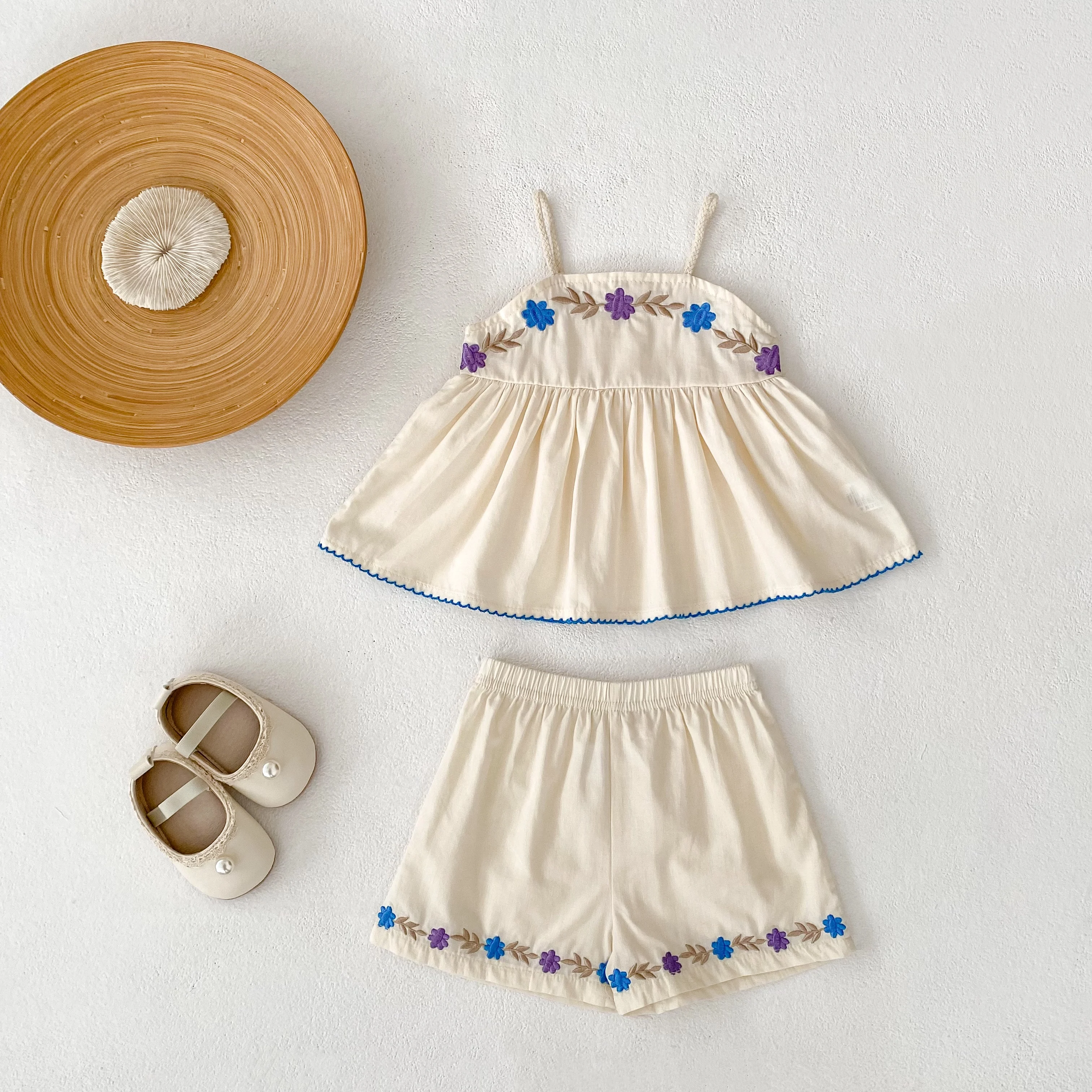 

Весенне-осенняя новая одежда для малышей 0-3 лет, изысканный комплект для девочек, топ на бретельках с вышивкой + свободные шорты