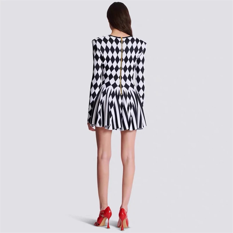 Autumn new black and white contrast geometric diamond square collar long sleeve pleated knitted skirt y2k women's fashion dress