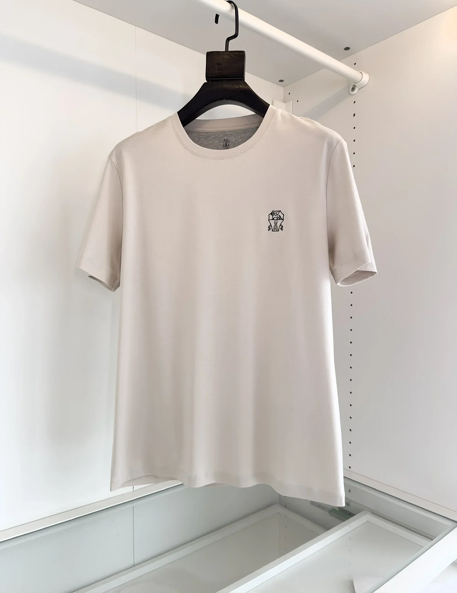 

2025 DIKU JING Spring And Summer New Men's Short-sleeved Shirt, A Fashionable And VersatileThat Elites Wear
