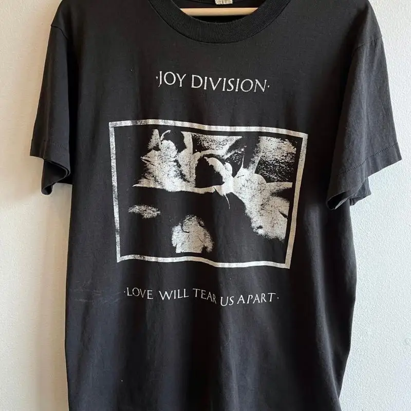 Camiseta vintage de los años 80 de Joy Division ÄúLove Will Tear Us Apart Äù