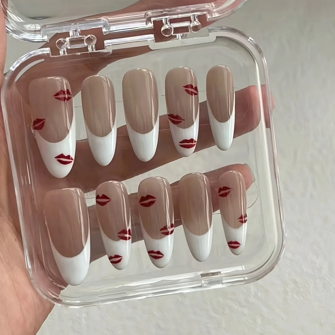 10 Pieces of Hand Pressed Almond Shaped Nails, Beautiful Fake Nails, Minimalist Skin Color Flying Kisses, Suitable for Women - view 3