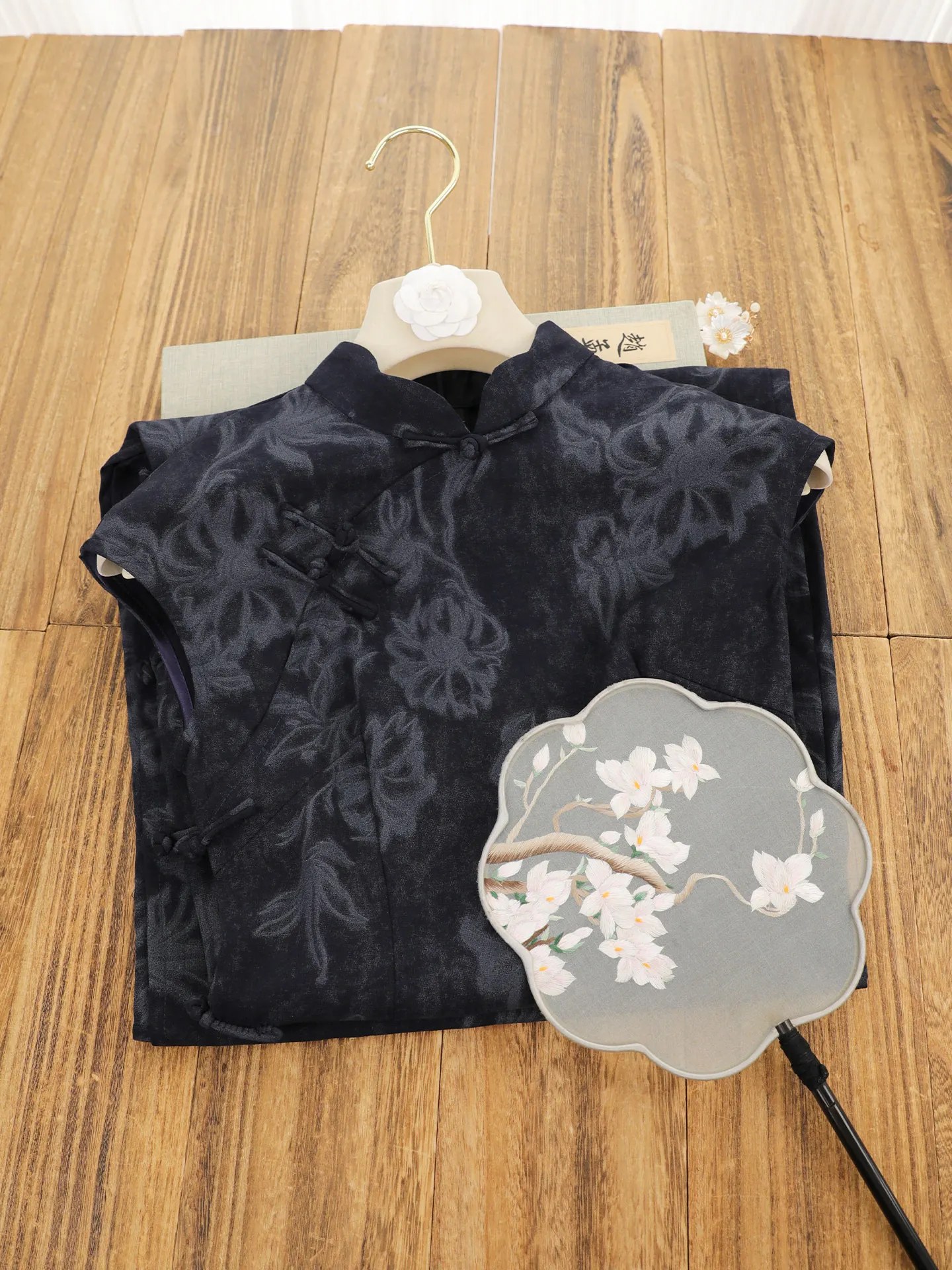 Young Women's Reformed Qing Blue Moon Tooth Sleeve  Long Qipao Short Sleeve Breathable Floral Patterned Daily Wear