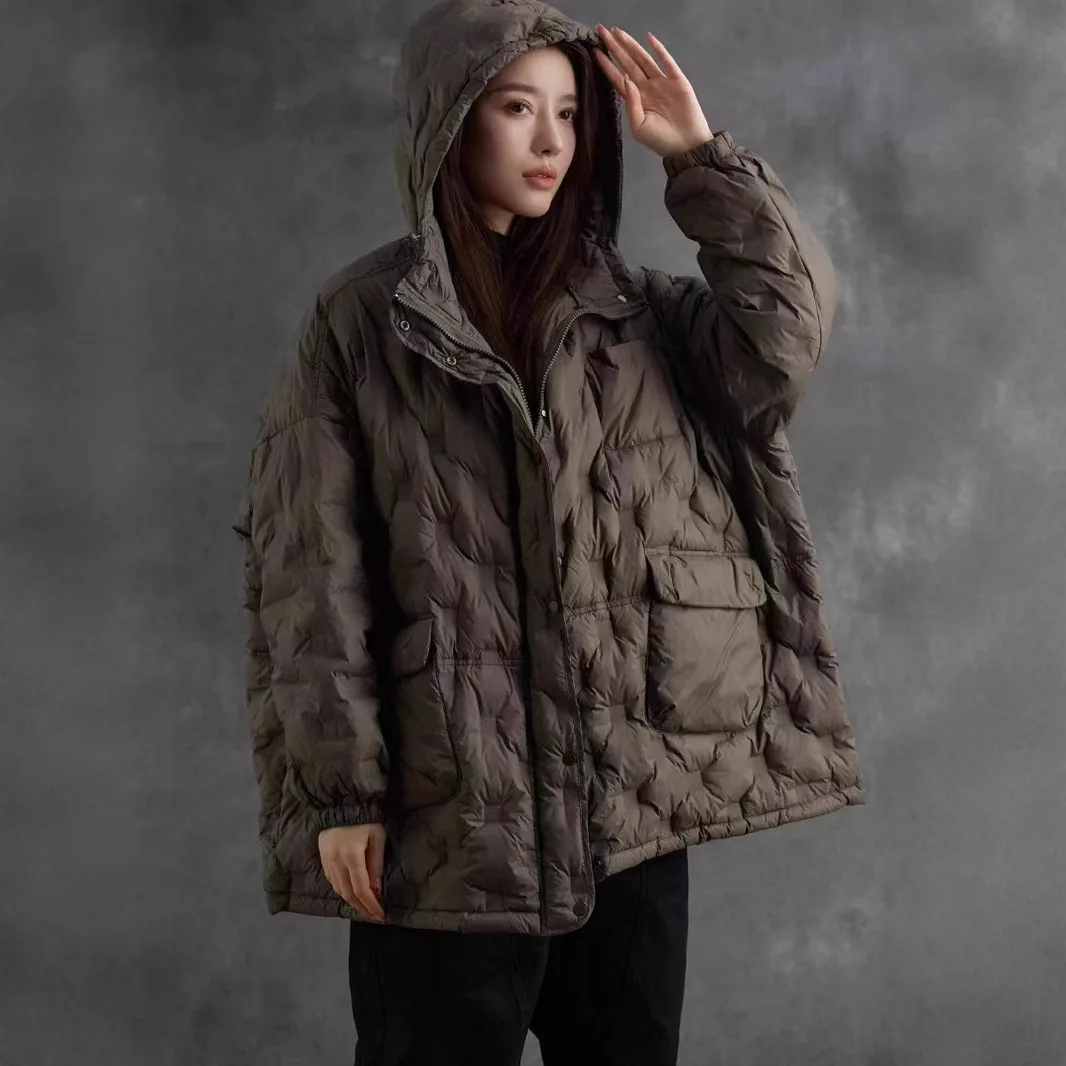 سترة نسائية شتوية جديدة لعام 2025 بغطاء للرأس سترة فضفاضة بغطاء للرأس باللون الأبيض