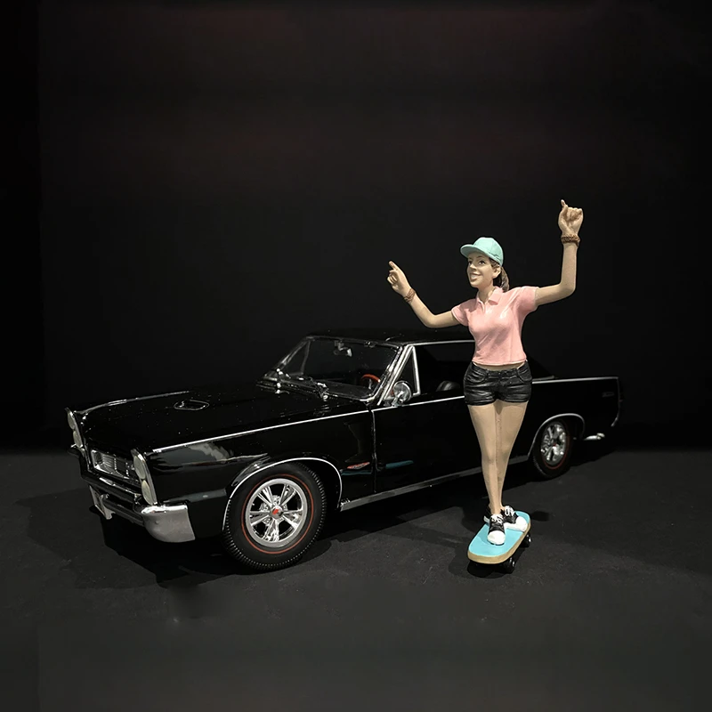 1:18 Scale 1pcs AD Scene Accessory Doll  Pink T-hooded Street Skateboarding Beauty Girl Action Figure Model Collection Toys Gift