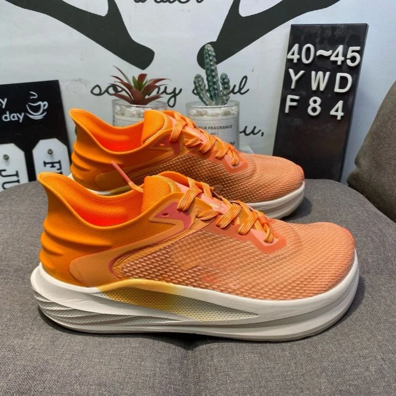 New 2025 professional wear-resistant breathable unisex running shoes lightweight and comfortable outdoor casual sneakers Very go