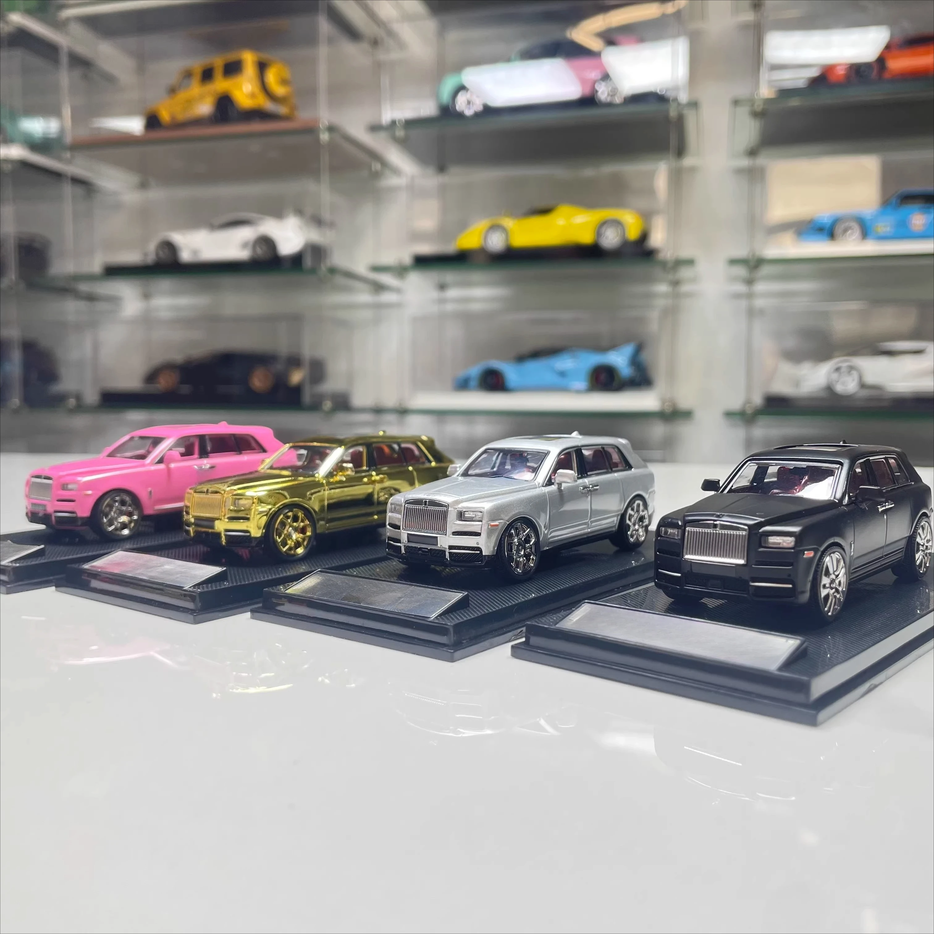 For the fifth batch of color SC Rolls-Royce Cullinan 1:64 alloy collection high-end car model simulation display item as a gift