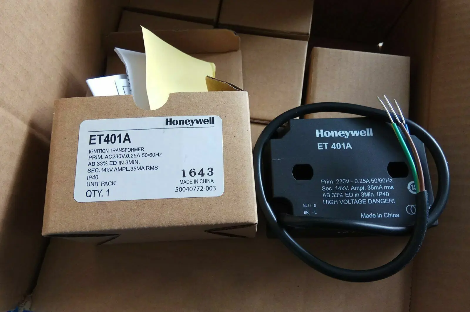 One New Honeywell ET401A Ignition Transformer In Box Free Shipping