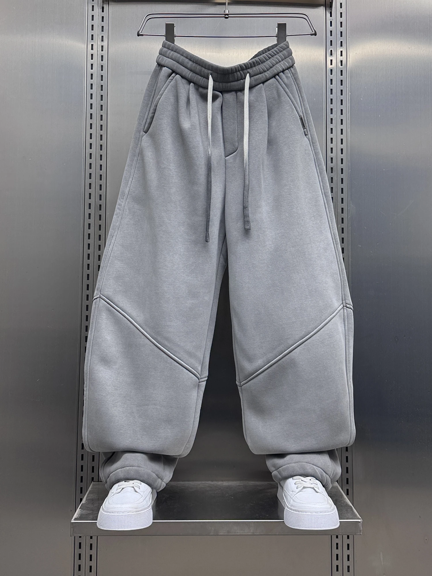 

Trendy Autumn Winter Men's Casual Pants Loose Fit Fce Lined Wide Leg Patchwork Design Sports Trousers Straight Cut Sweatpants