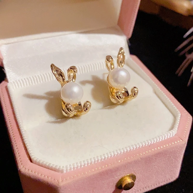 

French light luxury, fashionable, small and versatile, two-wear rabbit pearl stud earrings with a unique and niche design