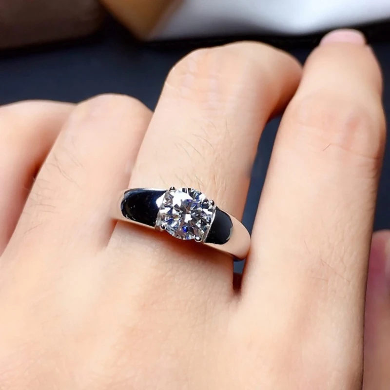 Superstar-style - Fashionably Simple Men's Wedding Ring - Set with 2-carat Sparkling Cubic Zirconia - Fashionable Ring