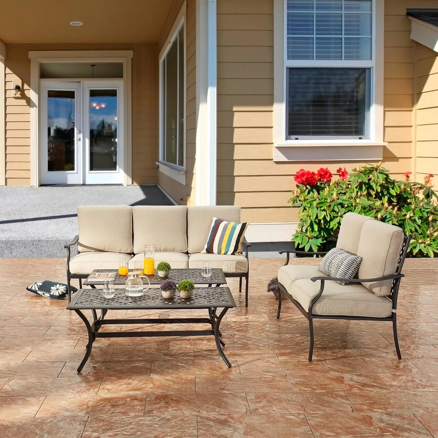 

Комплект садовой мебели на 5 мест: диваны, кресла с подушками и кофейный столик, на заказ