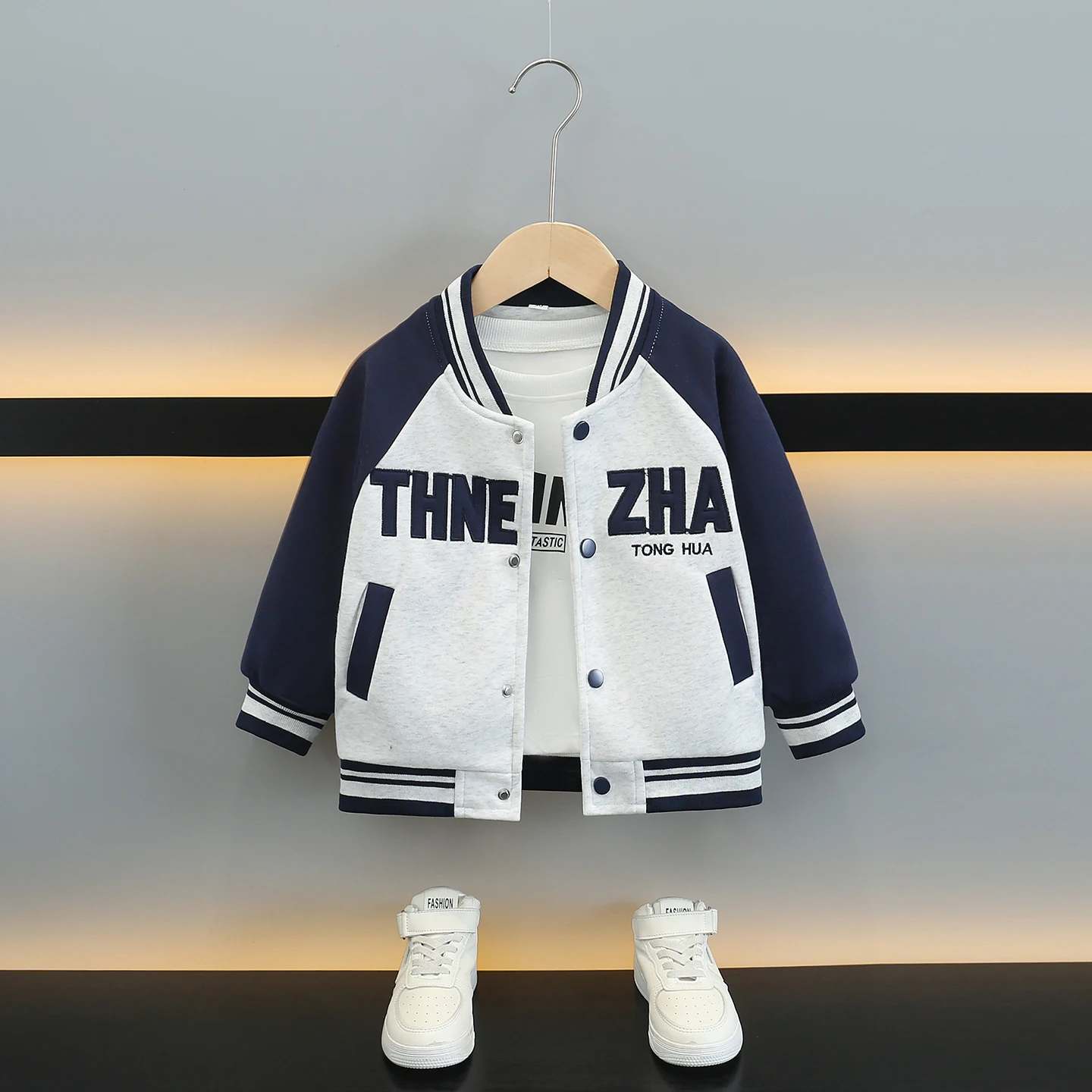 

Бейсбольная куртка для мальчиков, весна-осень 2025, новая модная повседневная верхняя одежда, детская куртка с воротником-стойкой, длинными рукавами и молнией