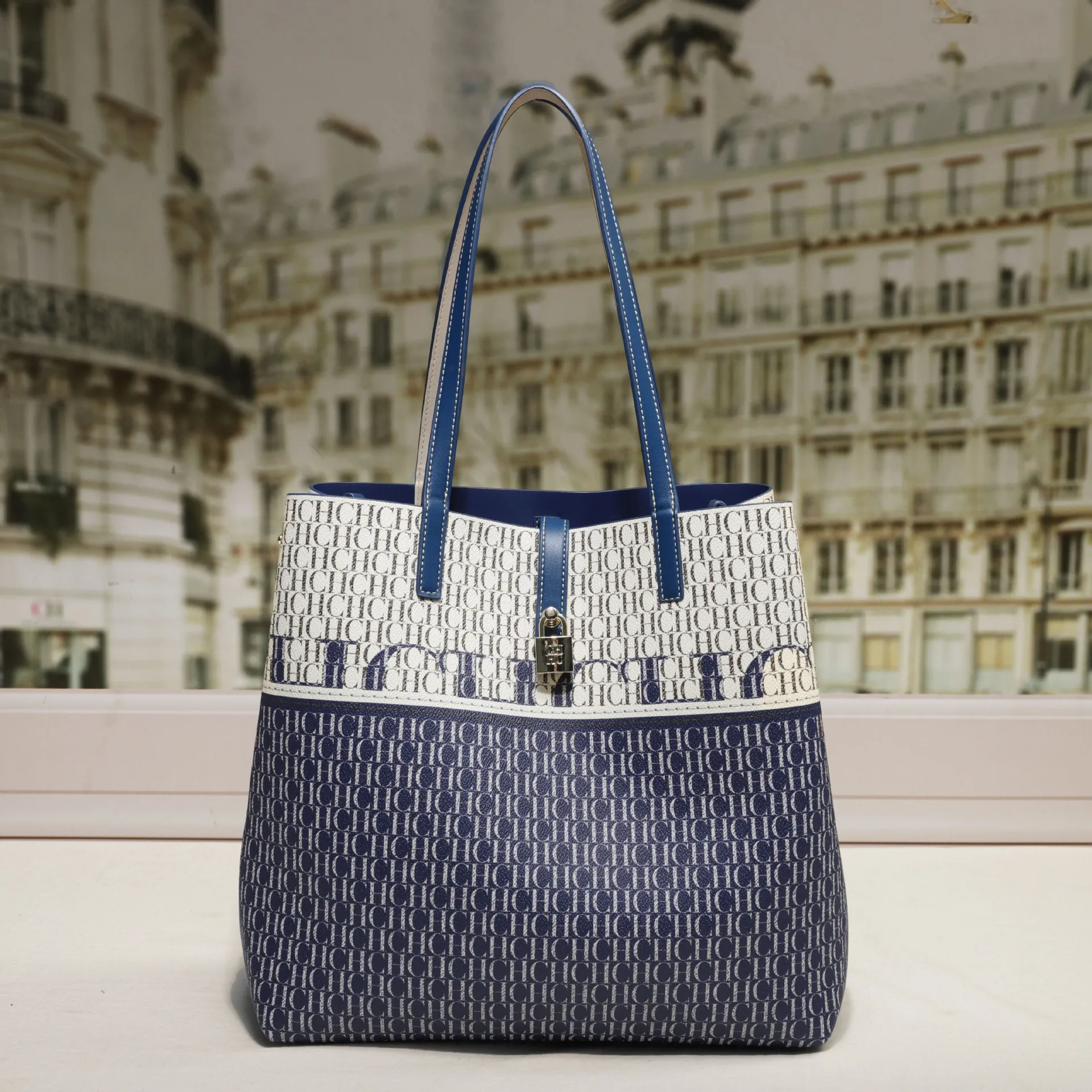 Designer CH TOTE 20 Monogram Tote Bag Lock Decor Leather Shoulder Handbag Large Capacity Women Casual Daily Commute Carry Purse
