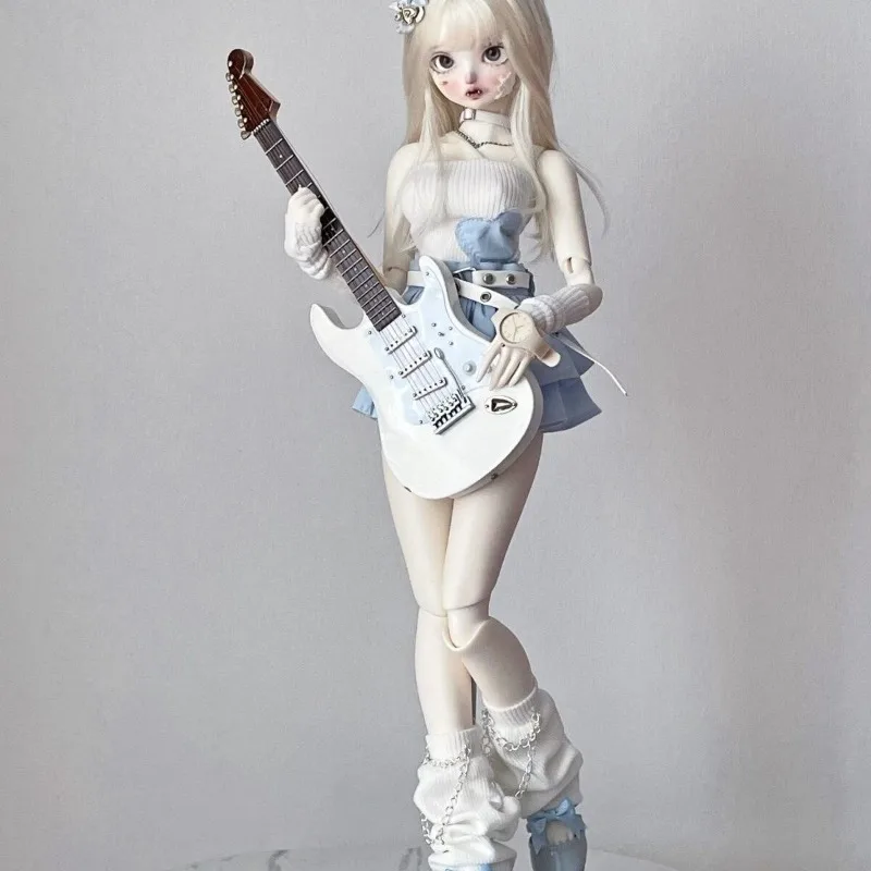 Nur Kleidung zum Verkauf: 1/4 Maßstab Weibliches Liebes-Set mit trägerlosem Oberteil, süßem Faltenrock und Wadensocken für BJD-Actionfiguren-Körper – Detail 1