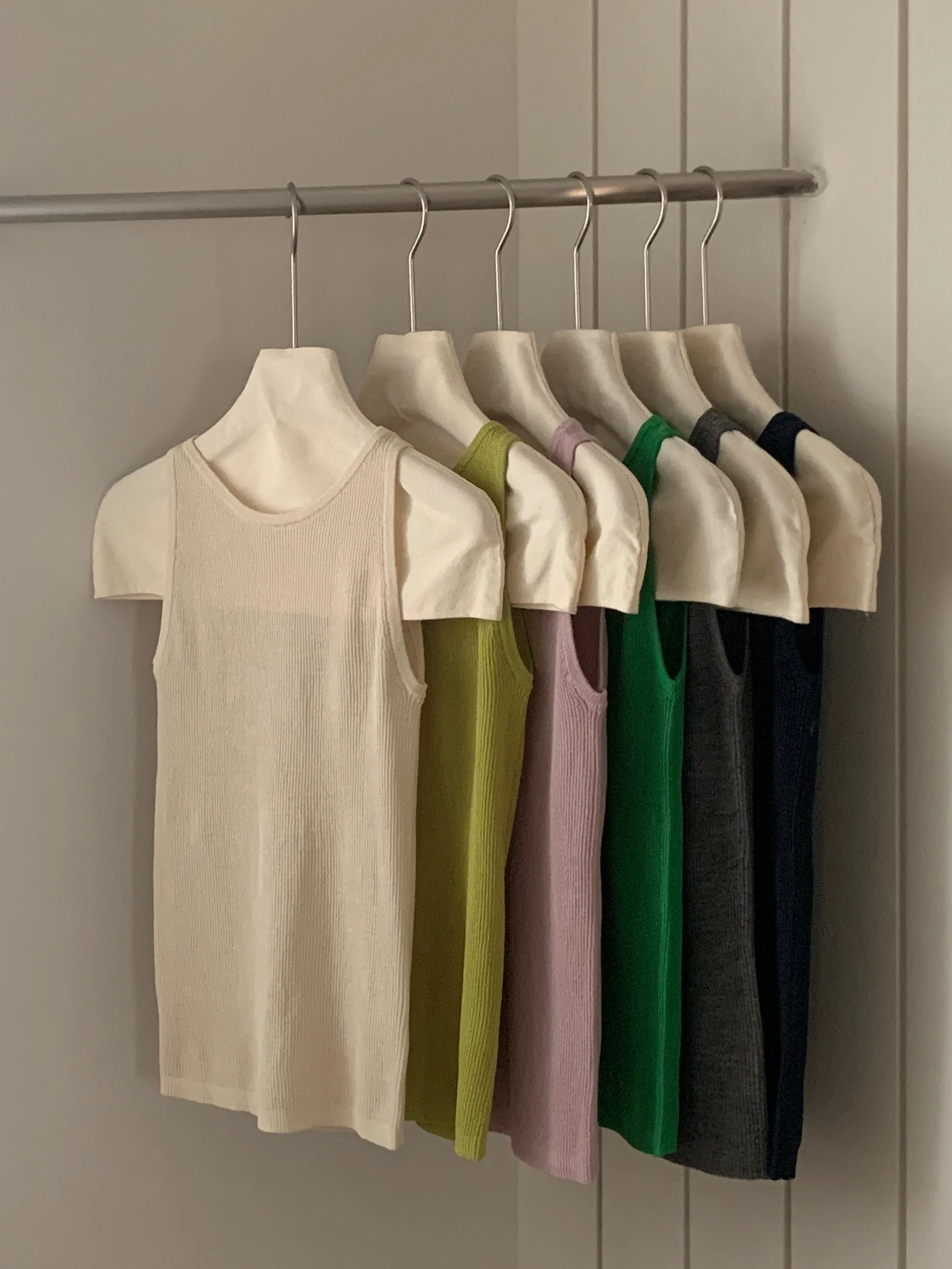 

BRIVIN Korean Style round Neck Sleeveless Knitted Woolen Vest Skin-Friendly Slim Fit Basic Top for Women Spring Summer