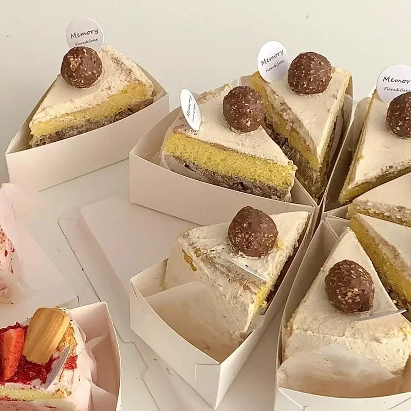 100pcs Kraft Paper Mousse Cake Dessert Surrounding Triangle Slice Hard Bounded Edge Wrap Tray Baking Cake Collar