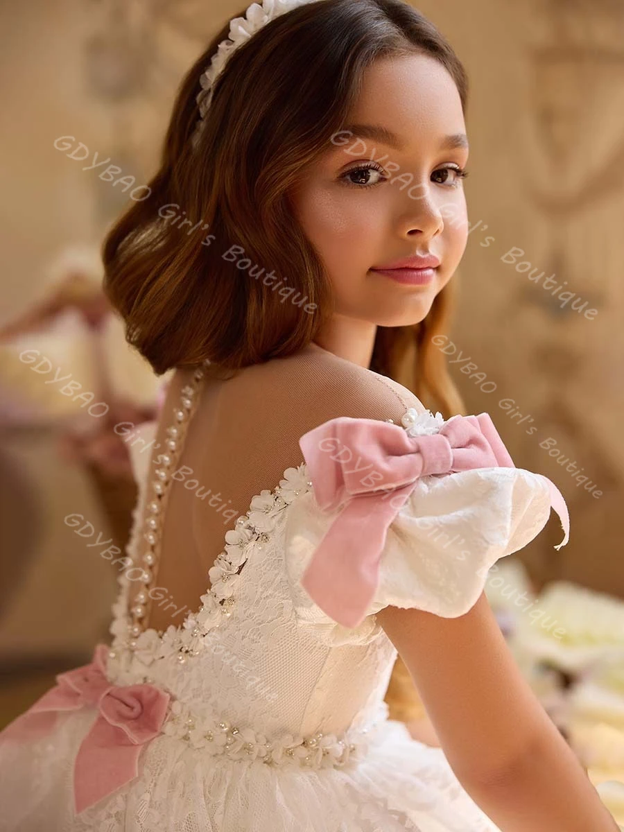 Ivoorkleurige kanten trouwjurk voor bloemenmeisjes Doorzichtige nekborstel Trein Optocht Communiejurk met strik Aangepaste feestjurk voor kinderen