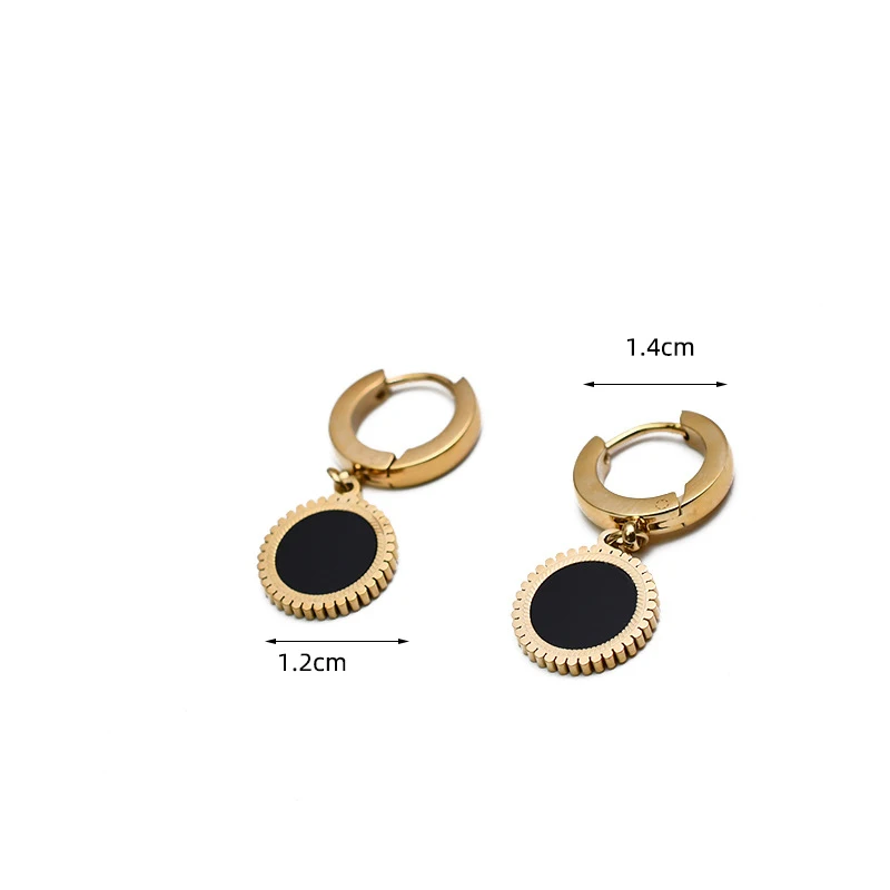 New Personality Round Black and White Shell Teeth Edge Ear Buckle for Female Temperament Everything Titanium Steel Studs