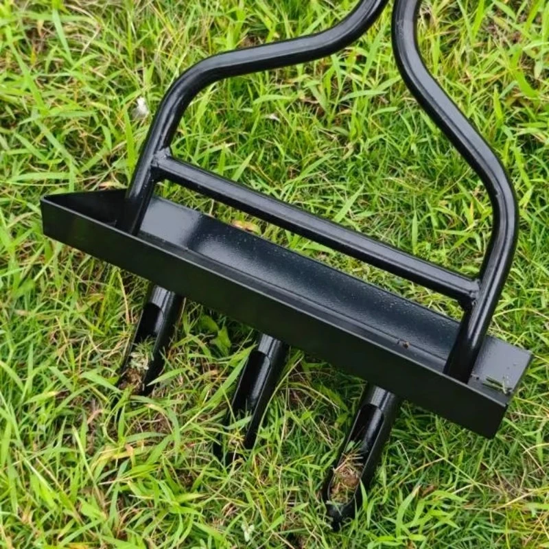 

Industrial Grade T-Handle Lawn Spike Aerator Soil Aerating Tool Lawn Scarifier and Aerator with Four Iron Spikes OEM Customized