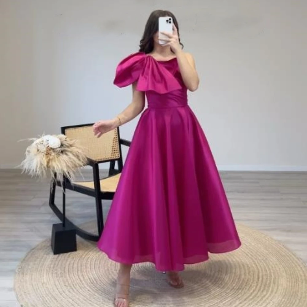 Um ombro vestido de cetim plissado bola, vestido de baile, Arábia Saudita, Vestido de festa, Ocasião sob medida, Vestidos Midi