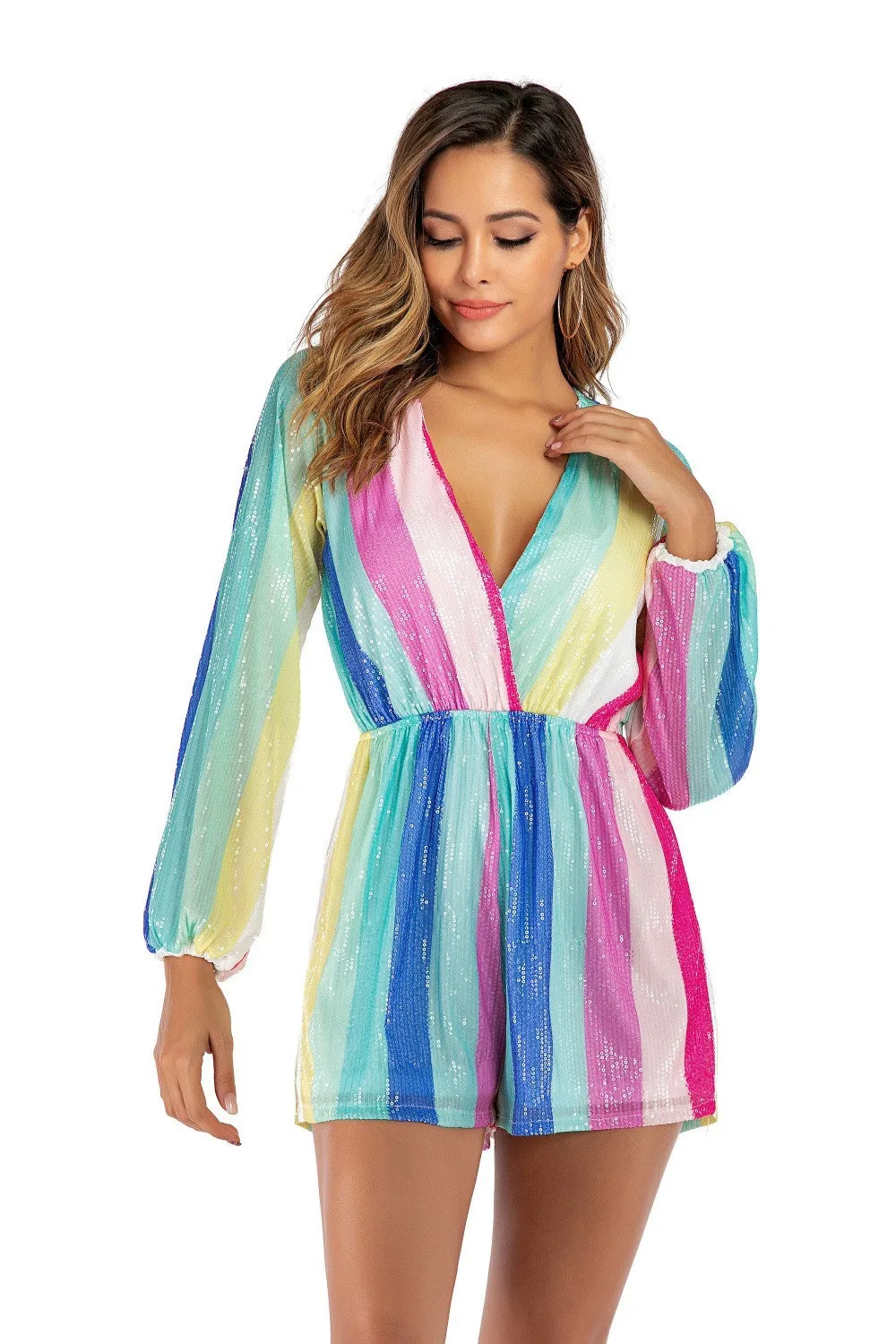 

Женский полосатый комбинезон с блестками — незаменимый для повседневных прогулок, ужинов и вечеринок