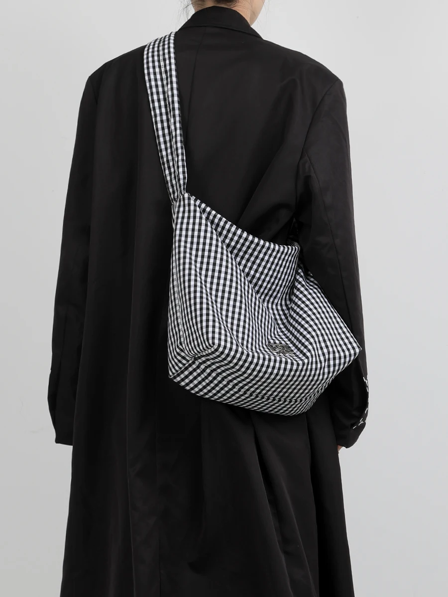 Trendy Plaid Sports Crossbody Bag Women's Dumpling Bag Fashionable Casual Shoulder Bag Soft Cloth Material Zipper Closure