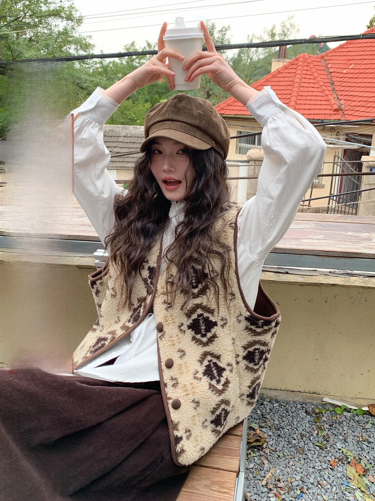 

Теплый жилет из овечьей шерсти для женщин: повседневная утепленная зимняя одежда с V-образным вырезом и одной пуговицей, модный дизайн для многослойных образов