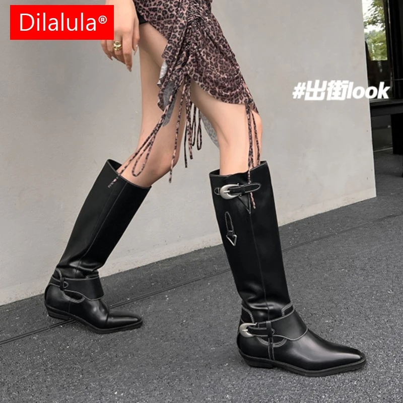 

Dilalula, новинка 2023 года, ботинки в стиле вестерн из натуральной кожи, женские осенние высокие сапоги с квадратным носком на низком толстом каблуке и пряжкой на ремне