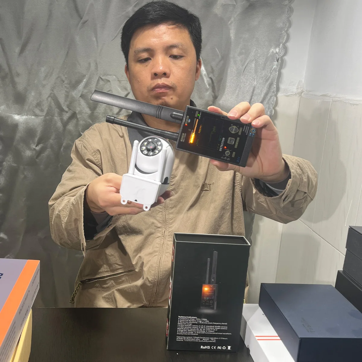 

Professional Anti Surveillance Device – ANEMA Detector for Wireless Camera, GPS Eavesdrop Bug with LED Waveform Display Portable