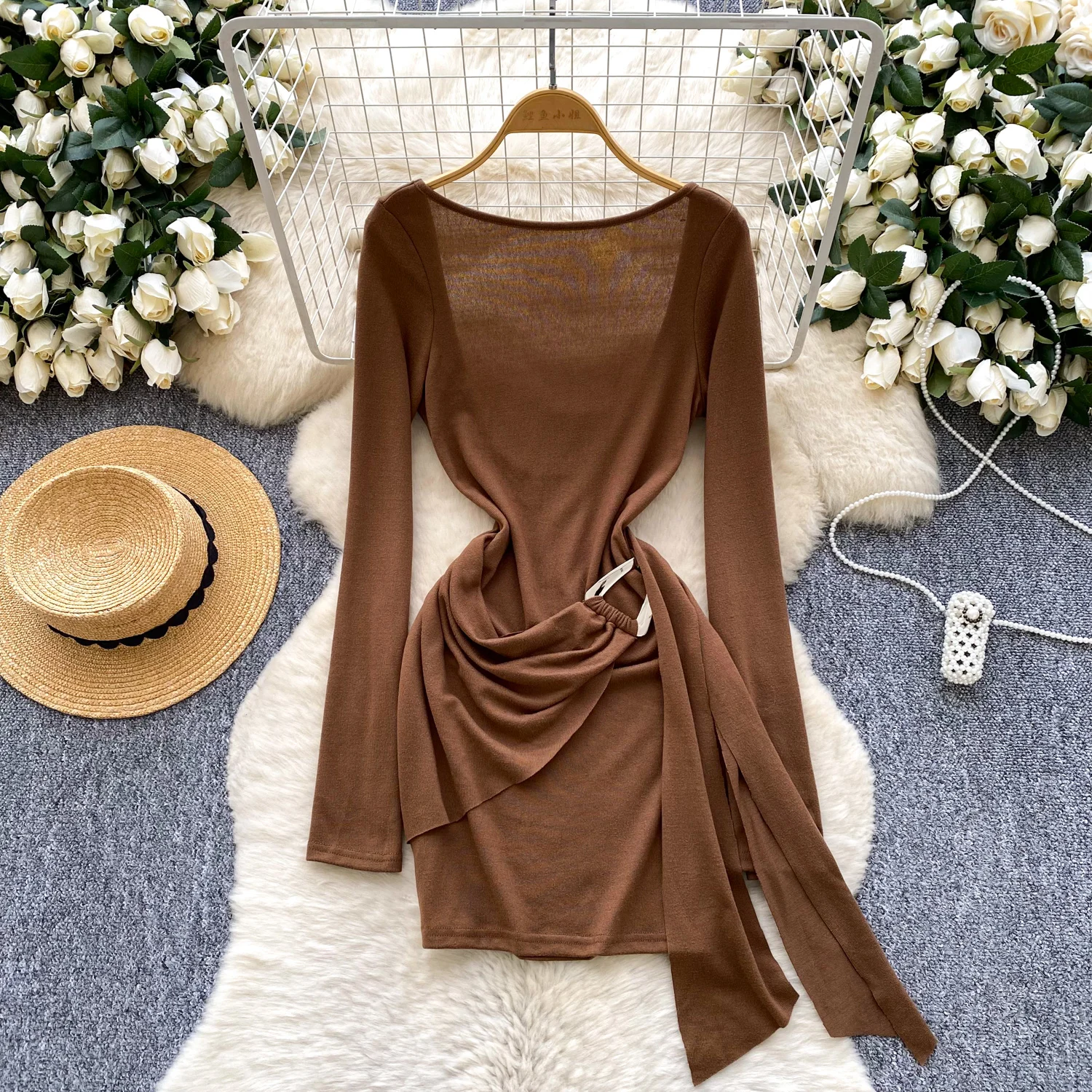 المرأة الشريط المعدني أبازيم فستان سيدة الشتاء الخريف التفاف ضمادة العصرية الورك فساتين الإناث كبيرة U مفتوحة الظهر مساء فساتين ساخنة