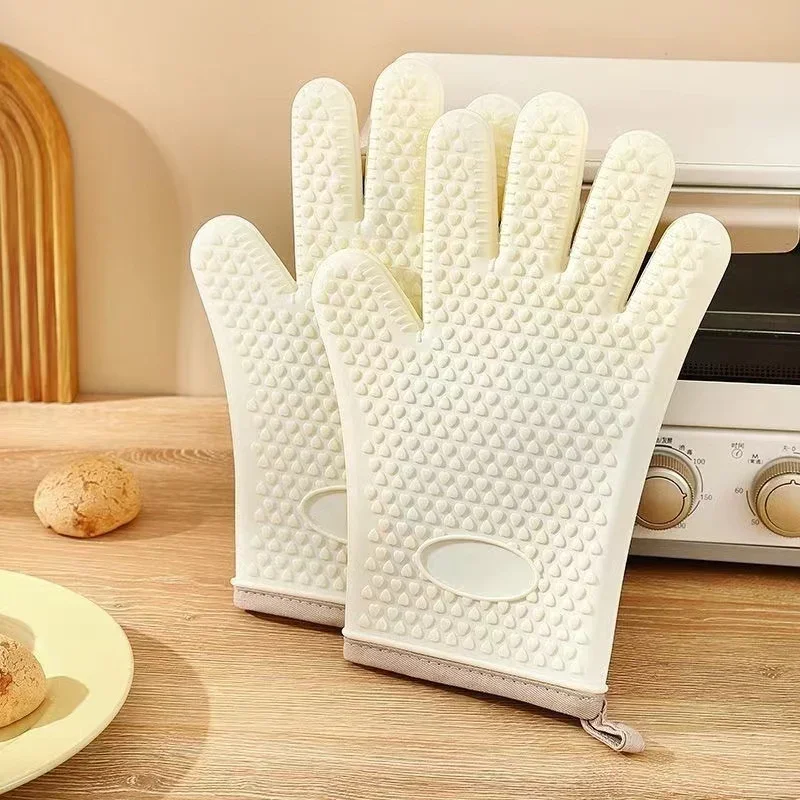 

1 pair of thickened silicone insulated gloves, anti slip and high temperature resistant, oven baked gloves, microwave gloves