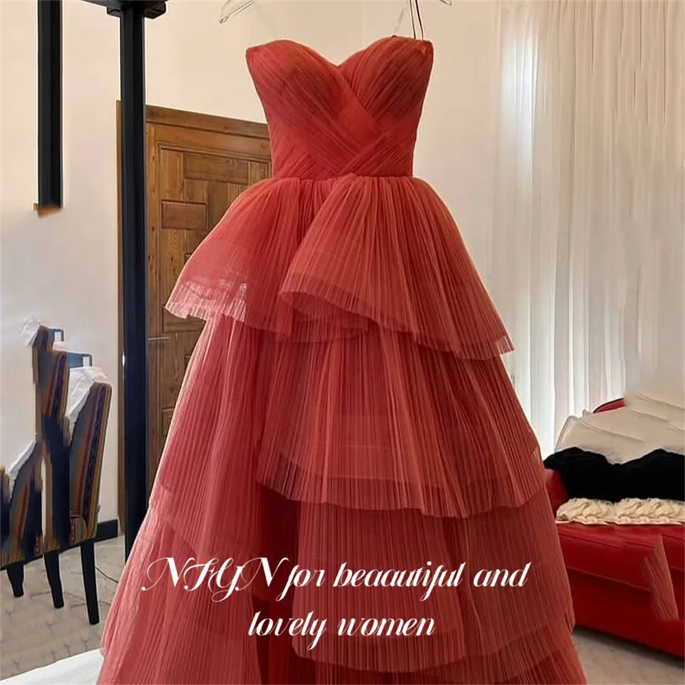 NFYN corail robe formelle élégante sans bretelles Tulle robes de soirée sans manches à plusieurs niveaux une ligne robes de célébrité pour femme personnalisé
