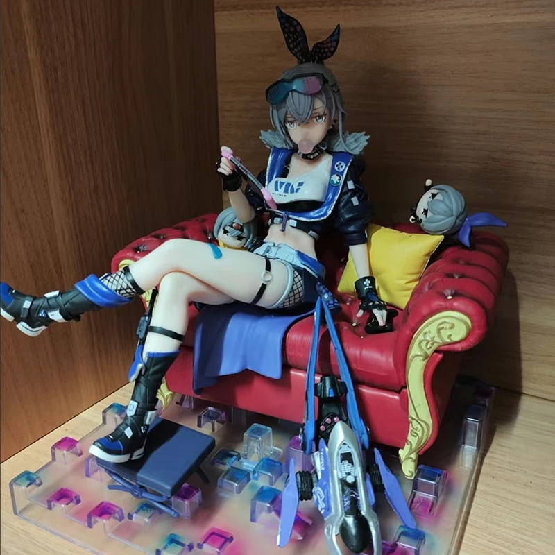 

В наличии: Коллекционная фигурка Silver Wolf из Honkai: Star Rail, модель для сцены на диване, игрушка-украшение