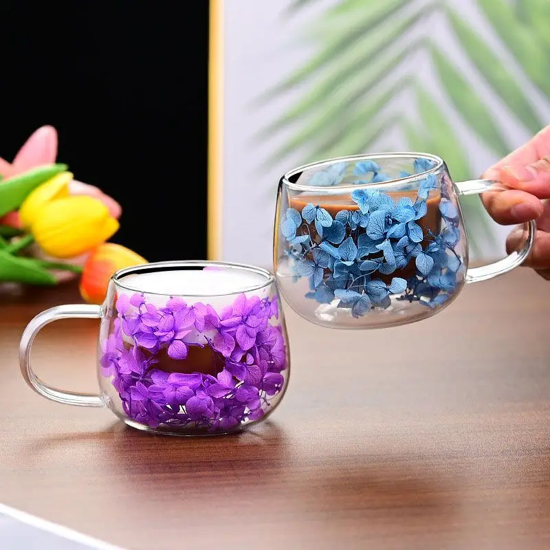 Double-Wall Clear Glass Mug with Dried Floral Core, Heatproof Mug with Comfort Handle for Lattes, Aesthetic Daily Sipping Vessel