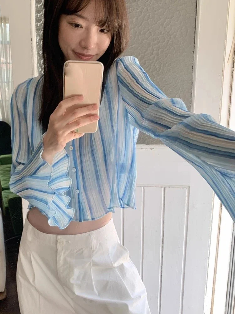 

Sun Protection Vertical Stripe Crop Women Blouse Y2k Aesthetic Single Breasted Pleated Blusas Harajuku Flare Sleeve Grunge Shirt