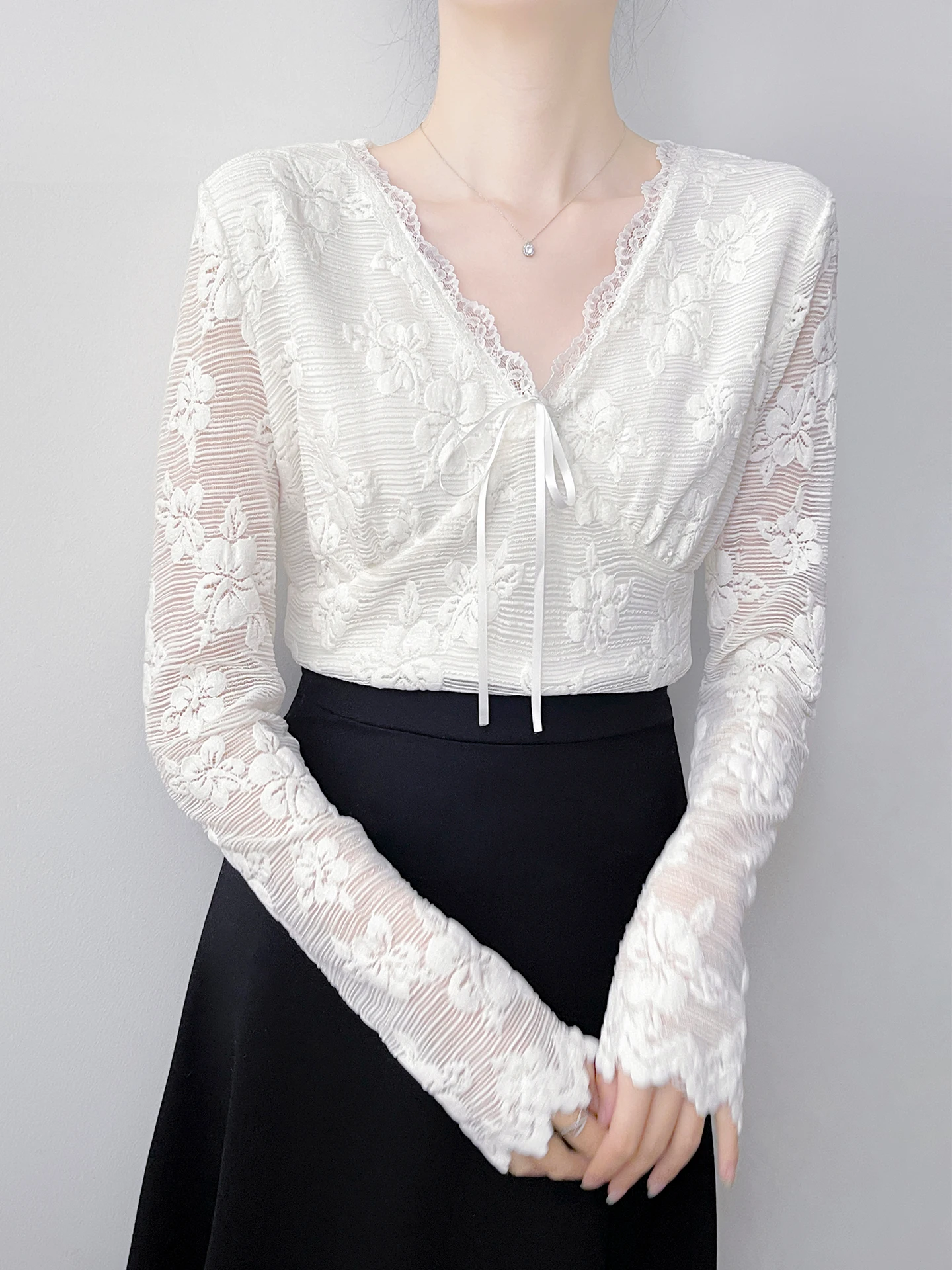 

Korean Sle Fce Lined Long Sve V Ne Lace Trim Blouse Women's Autumn Winter Faionable Inner Wear Base Layer Top