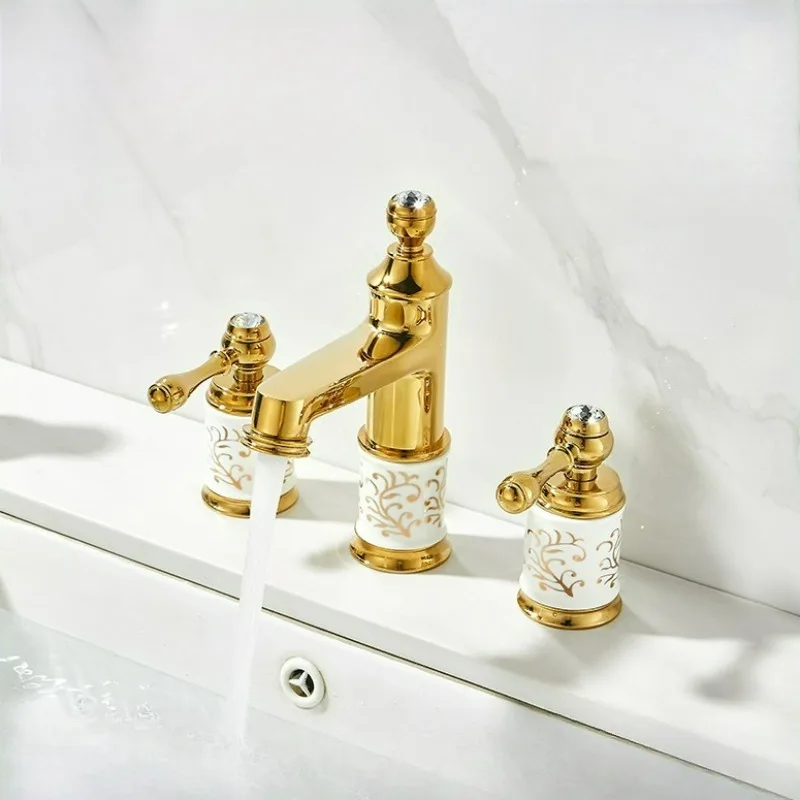 

Элитный золотой керамический смеситель для ванной комнаты, латунный, для раковины, с подачей горячей и холодной воды, с двумя ручками, трехвентильный, европейский стиль
