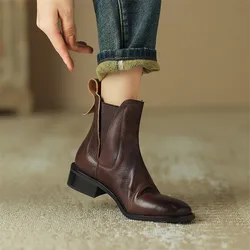 Krótkie buty z prawdziwej skóry jesień/zima damskie buty z okrągłym noskiem grube buty na obcasie dla kobiet moda Retro botki ręcznie robione