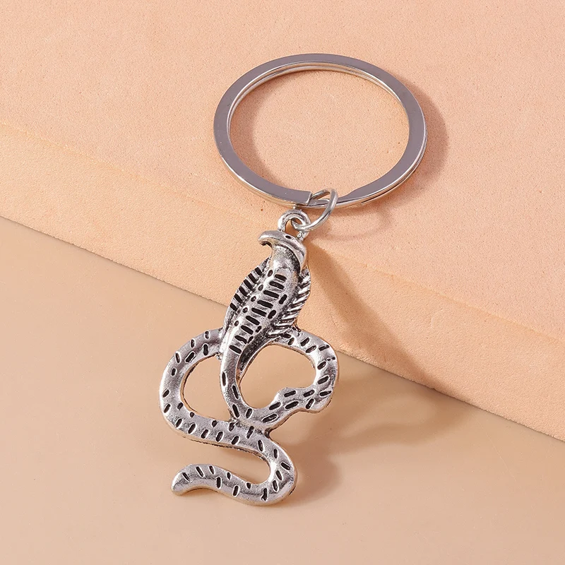 Antique Silver Color Animals Cobra Keychain for Women Men Punk Snake Pendant Key Chains Keyrings Handmade Jewelry Gifts