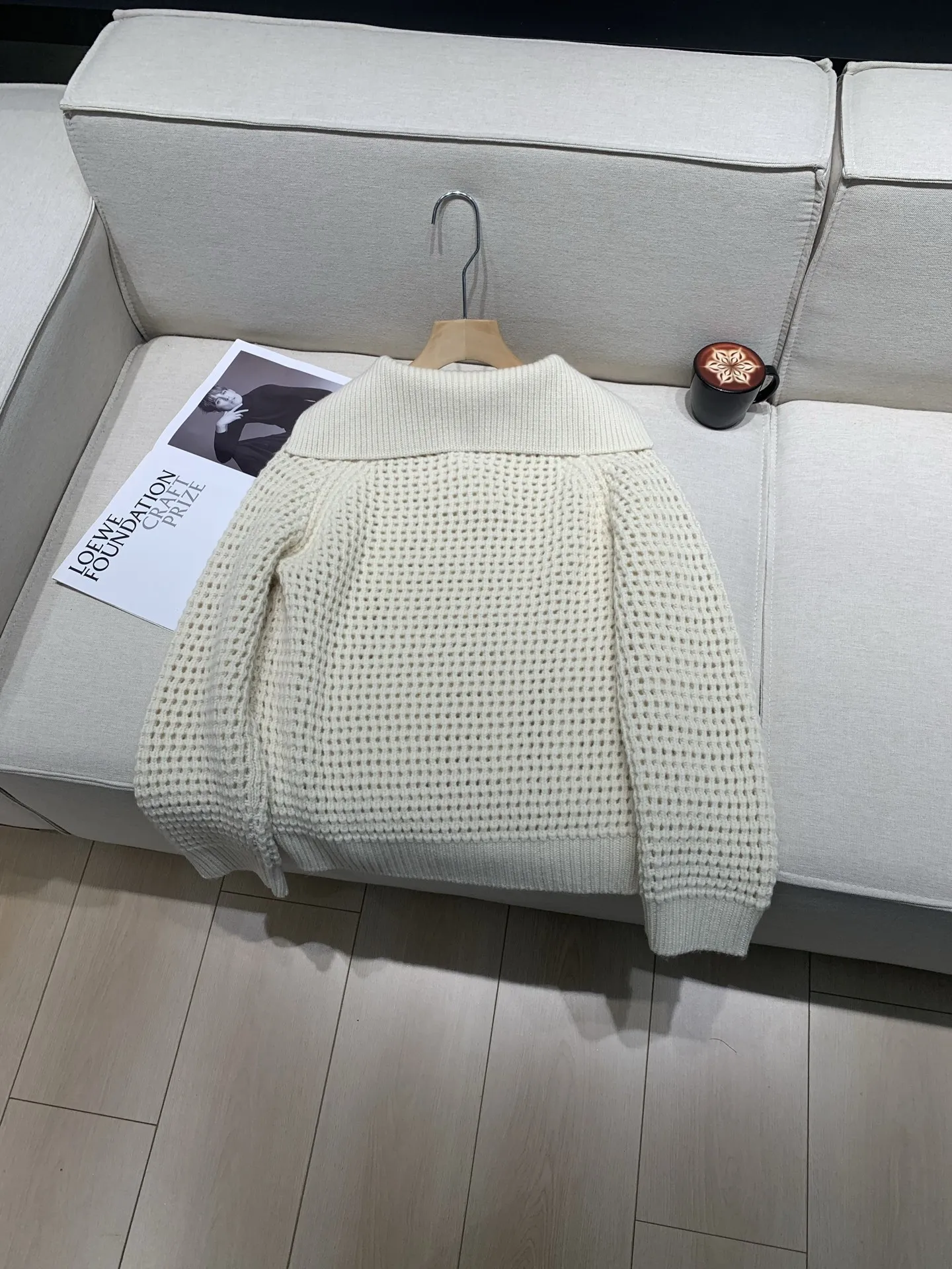 เสื้อสเวตเตอร์ไหมแคชเมียร์ถักลายฉลุแฟชั่นคุณภาพสูงสำหรับผู้หญิง คอลเลคชั่นฤดูใบไม้ร่วง/ฤดูหนาวใหม่