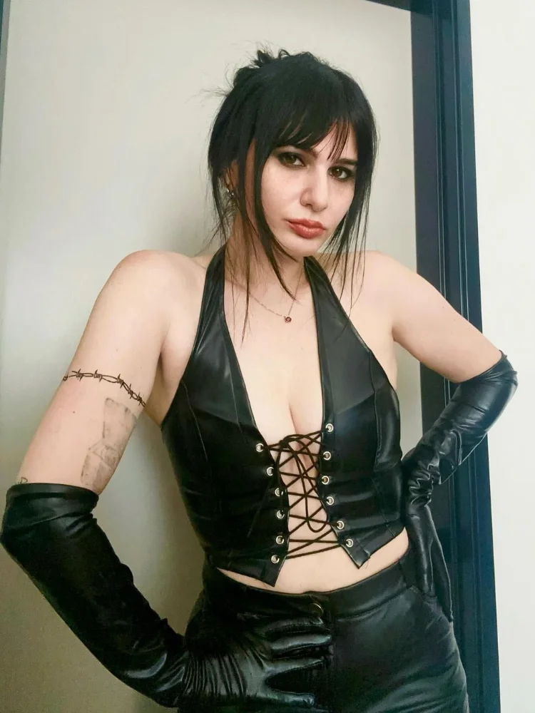 

Women Black Lace Up Leather Halter Vest Sleeveless Sexy Backless Off Shoulder V-neck Hollow Out Cropped Top 2026 Lady Party Wear