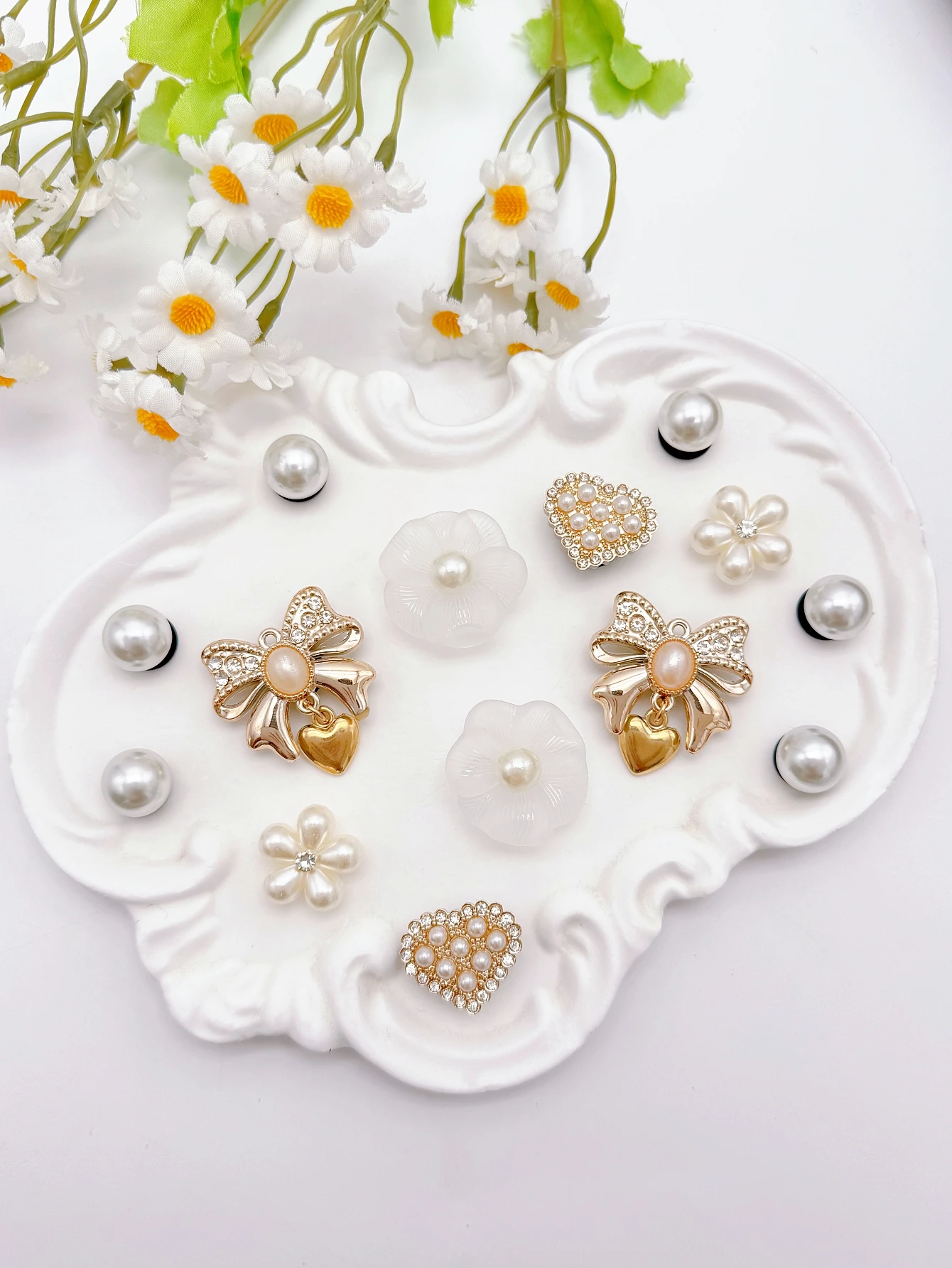 14 piece of gold bow shoe decoration DIY casual accessory - An interesting and multi-functional personalized shoe-making method