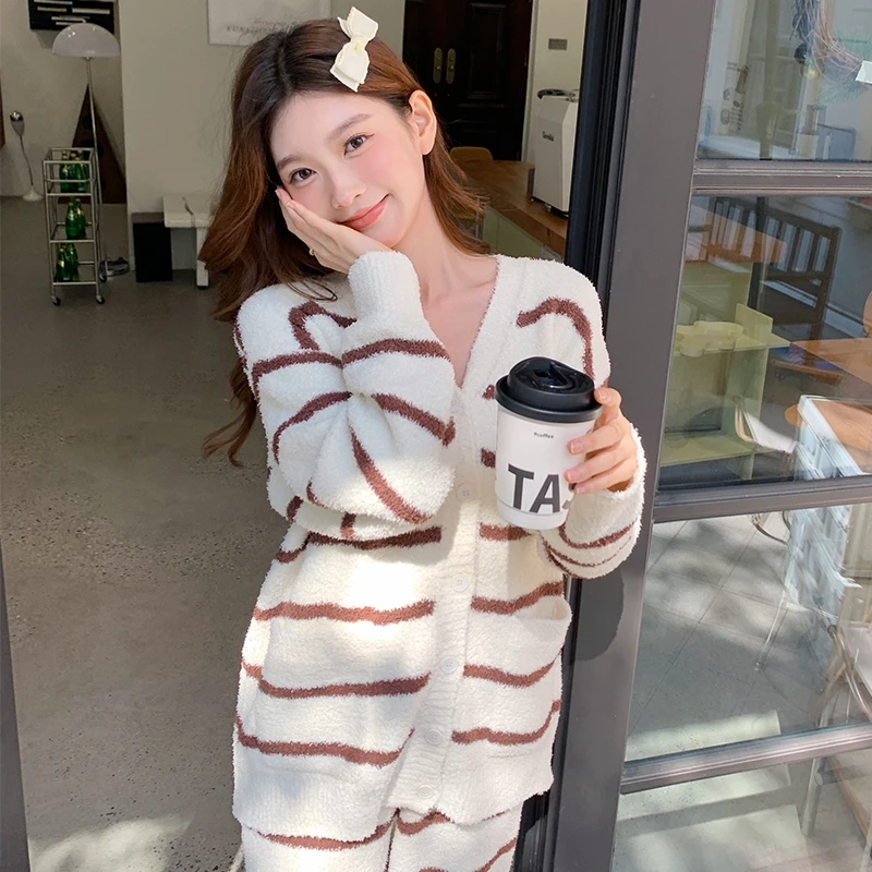 

Lady's Autumn/Winter Half-Body Fleece Open-Weave Cardigan Set with Two Pockets