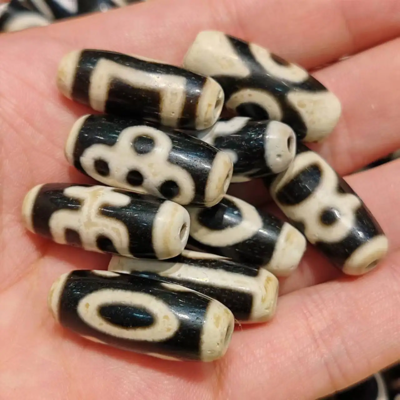 10 pcs Xizang ethnic jewelry black and white calcifying agate beads necklace pendant diy accessories