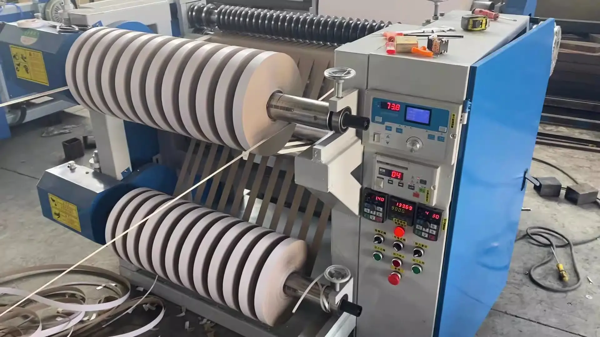 Gold Seller Non-Woven Fabric Automatic Folding Cutting Roller Machine with Motor and Engine 900W Power