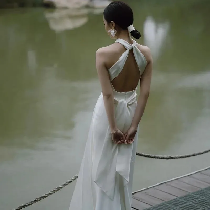 Luxe eenvoudige witte satijnen kleine staart bruid trouwjurk sexy halter backless baljurk bruiloft avond prom jurken voor vrouwen